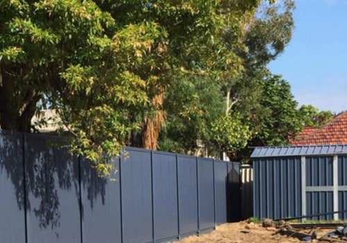 Installing a Colorbond Fence with Retaining Wall System